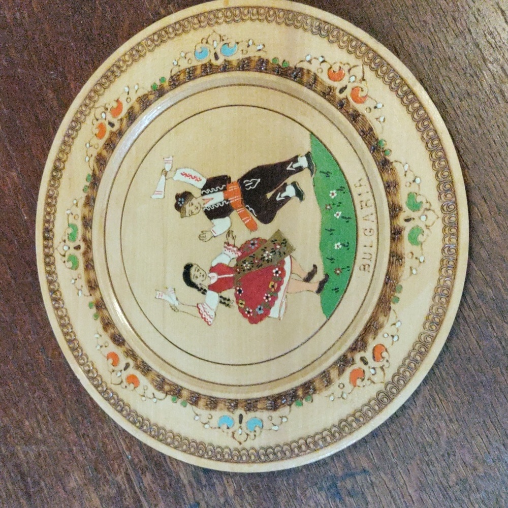 Wooden plate handmade from Bulgaria GW2housecshelf3